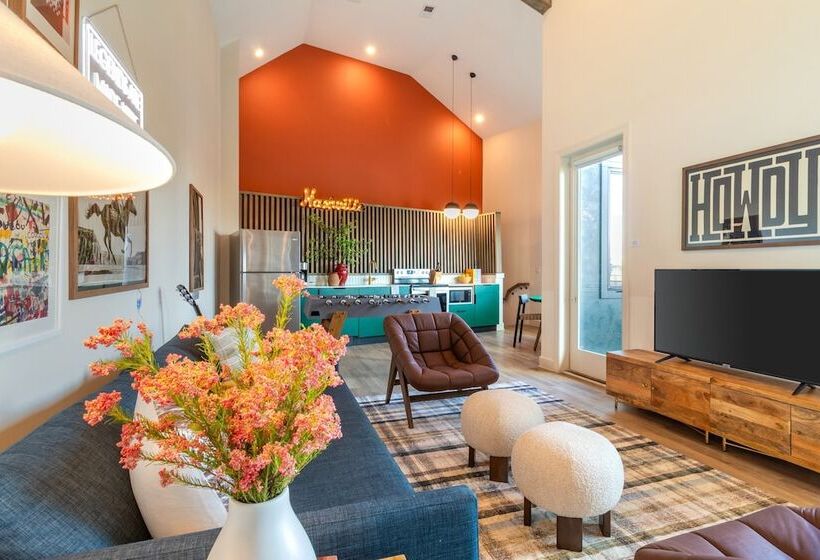 Conway Full B Buyout By Avantstay Sleeps 30