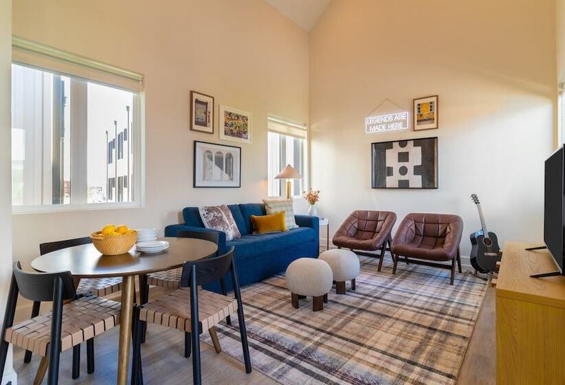 Conway Full B Buyout By Avantstay Sleeps 30