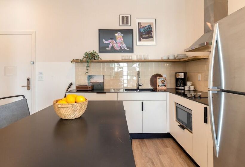 Conway Full B Buyout By Avantstay Sleeps 30