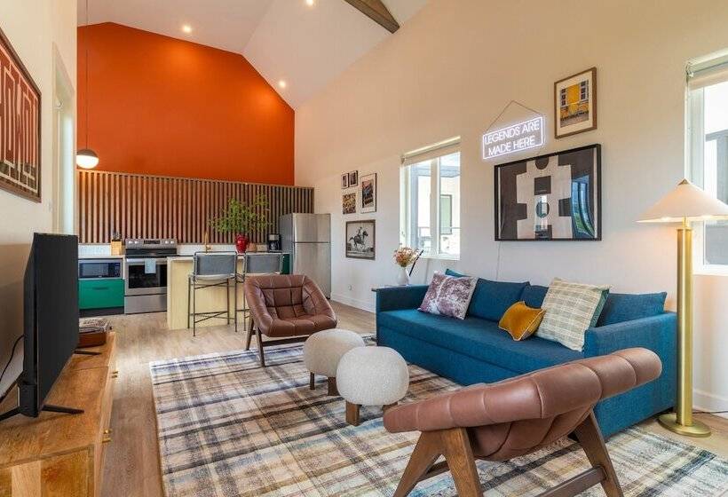 Conway Full B Buyout By Avantstay Sleeps 30