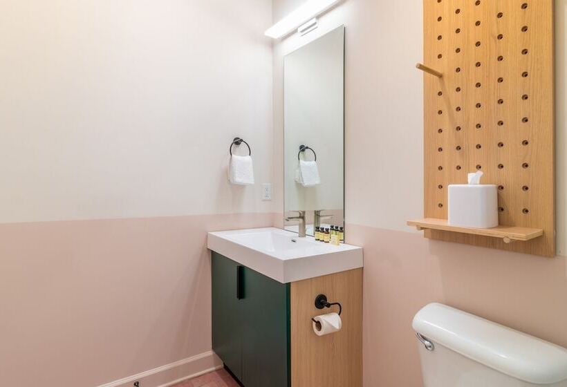 Conway Full B Buyout By Avantstay Sleeps 30