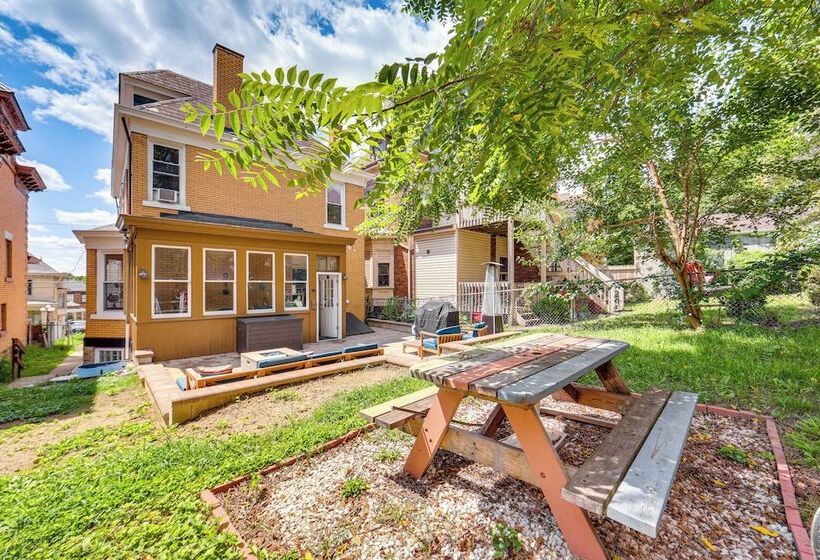 Dog Friendly Pittsburgh Home, 3 Mi To Downtown!