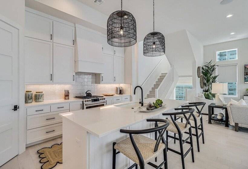 Friday S Comin  132 Bar