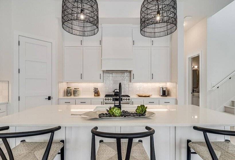 Friday S Comin  132 Bar