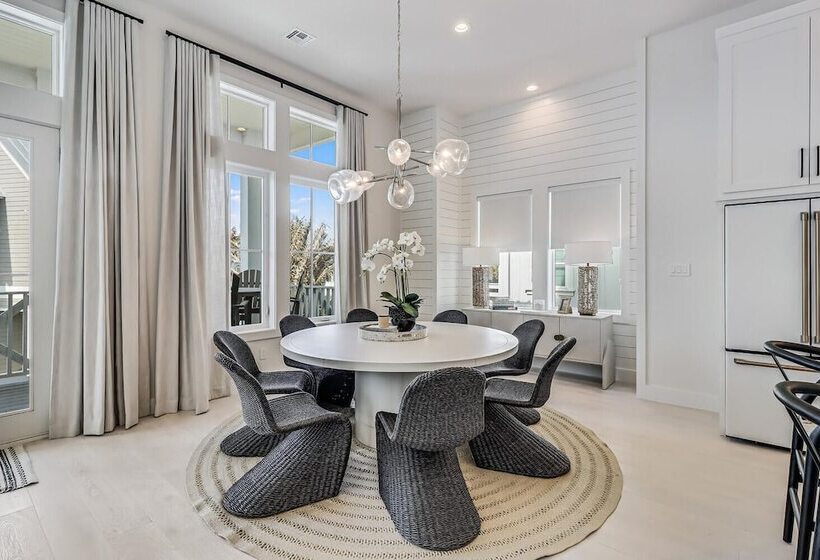 Friday S Comin  132 Bar