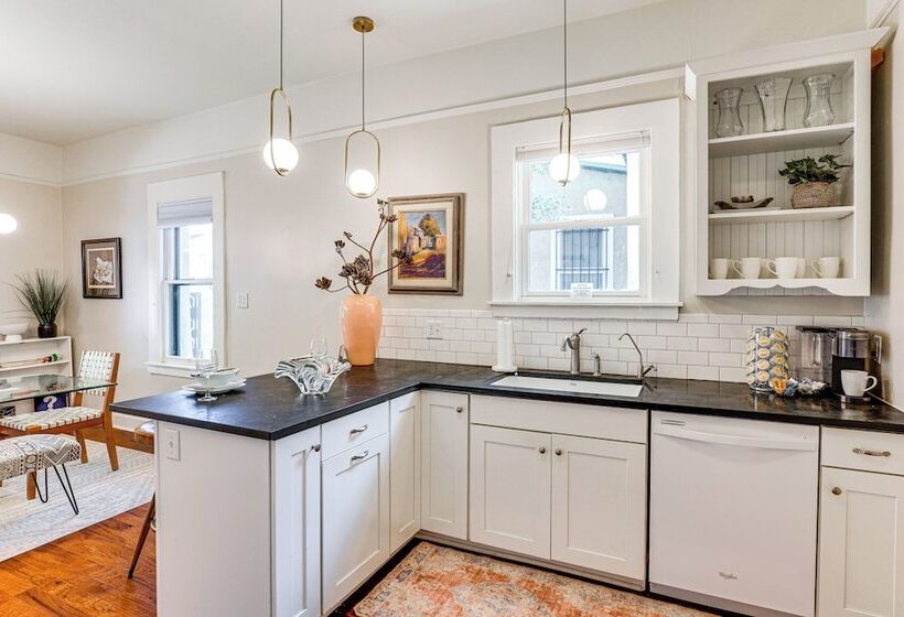 < 1 Mi To Downtown: Historic Tucson Home W/ Patio