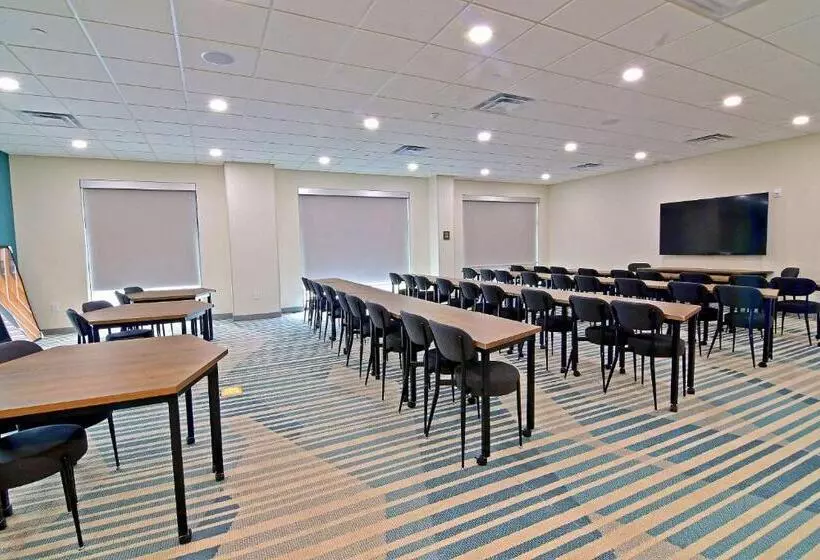 ホテル Comfort Suites Titusville Near Kennedy Space Center