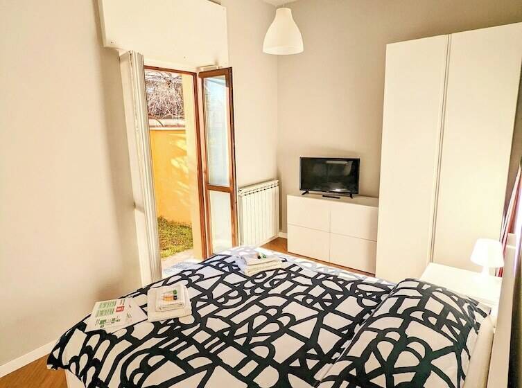 酒店 Monza Apartments