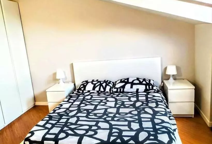 ホテル Monza Apartments