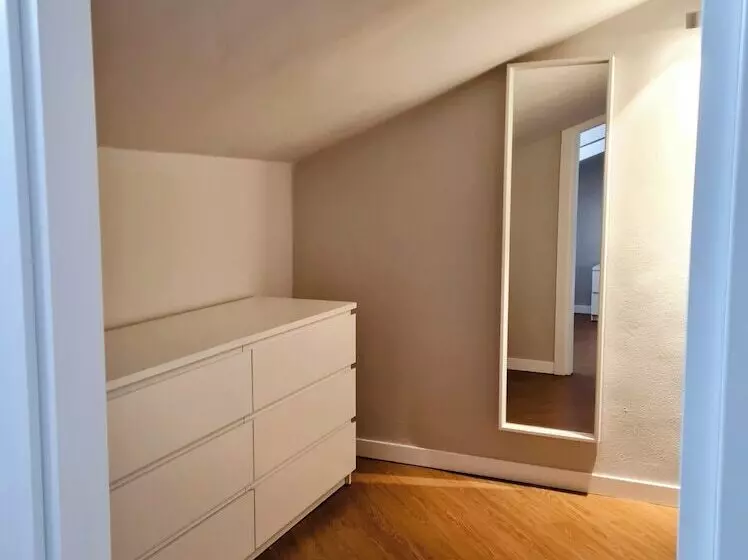 ホテル Monza Apartments