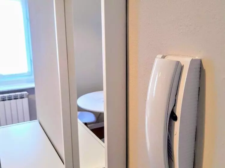 ホテル Monza Apartments