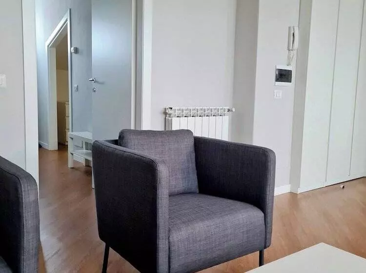 ホテル Monza Apartments