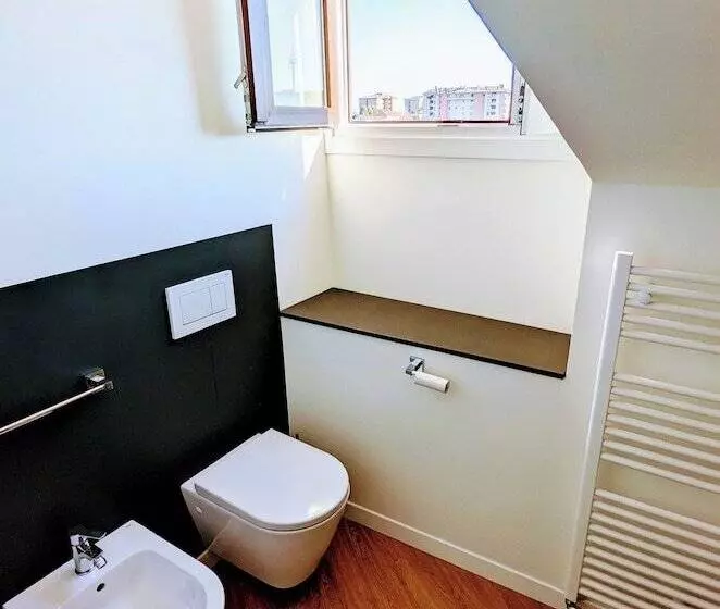 ホテル Monza Apartments