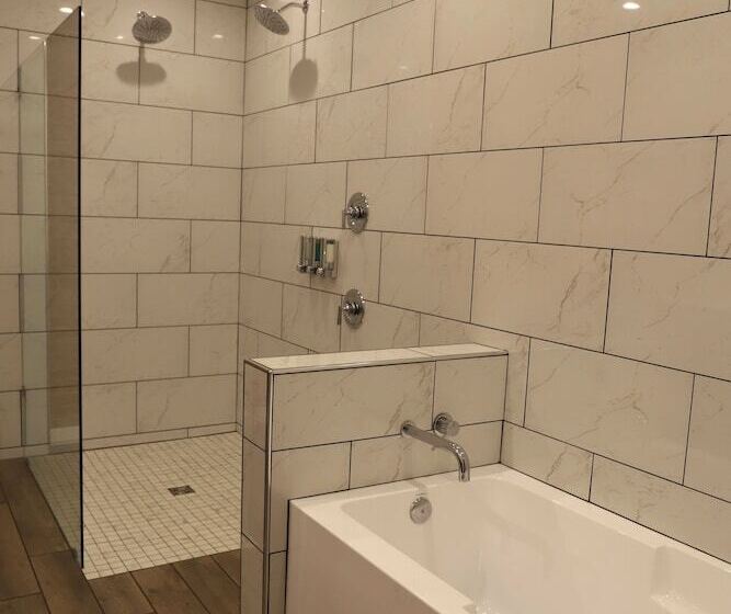 Отель The Benjamin