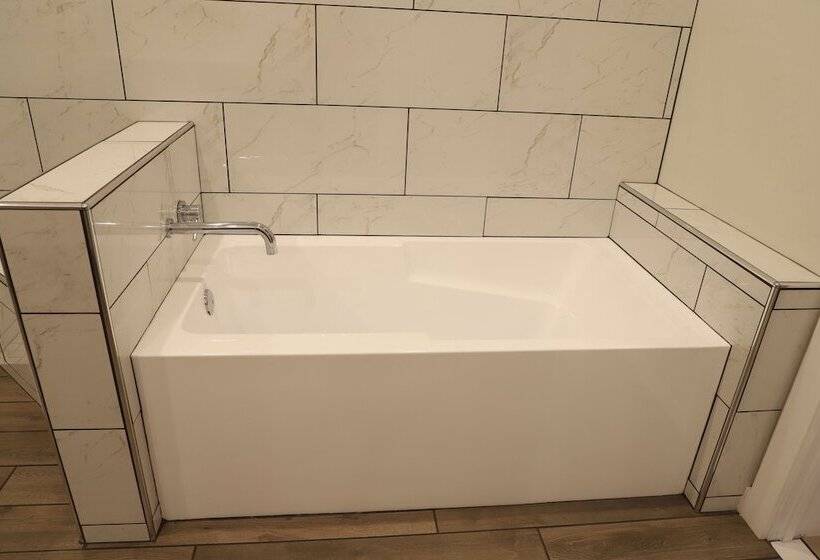 Отель The Benjamin