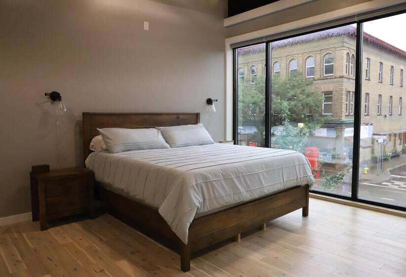 Отель The Benjamin