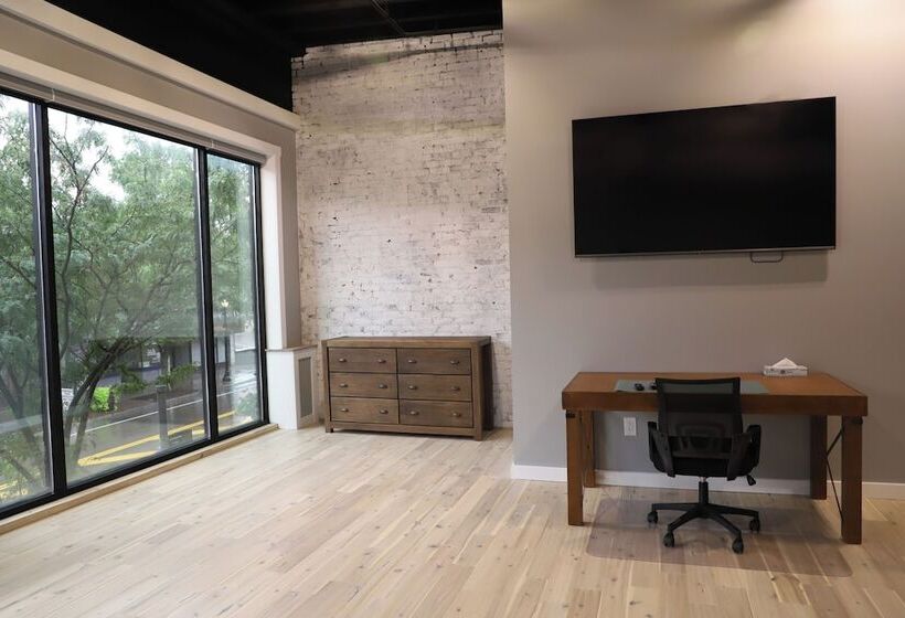 Отель The Benjamin