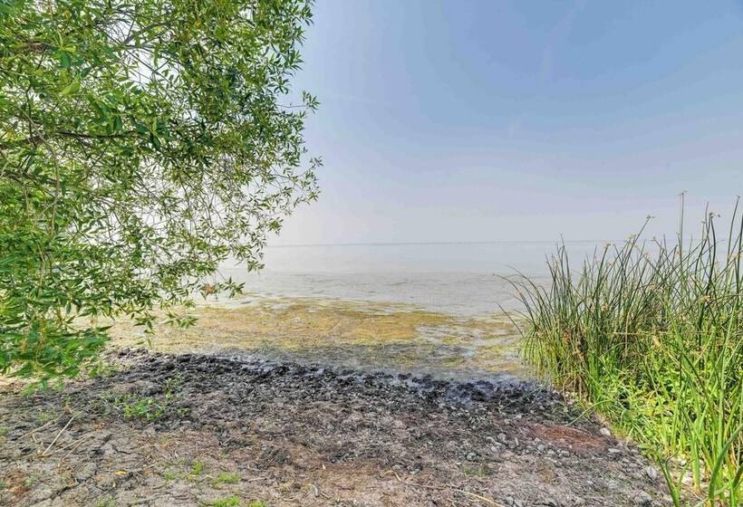 Lakefront Chiloquin Home W/ Scenic Deck!