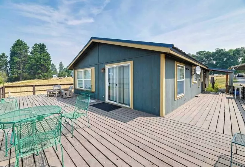 Lakefront Chiloquin Home W/ Scenic Deck!