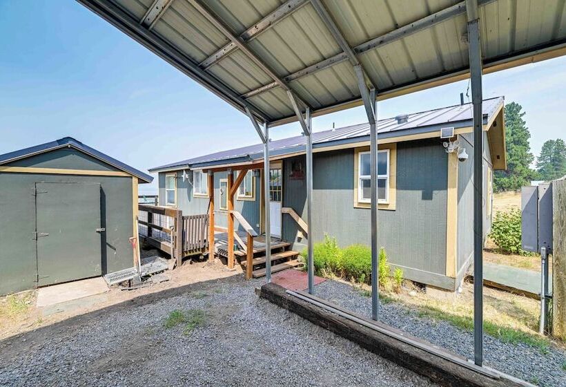 Lakefront Chiloquin Home W/ Scenic Deck!