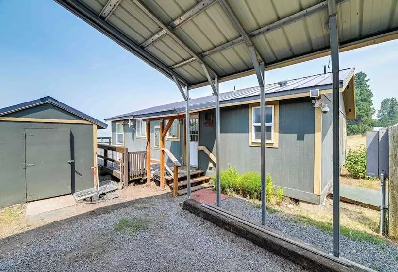 Lakefront Chiloquin Home W/ Scenic Deck!