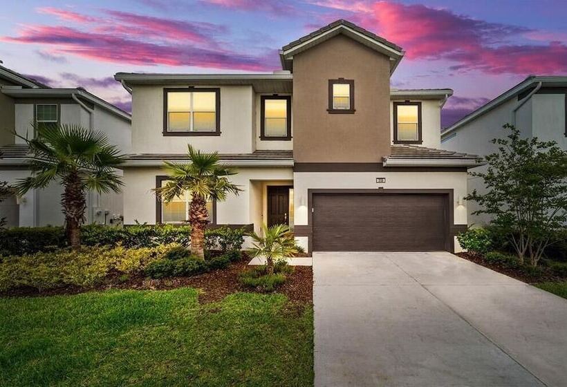 Magic Kingdom Lodgings