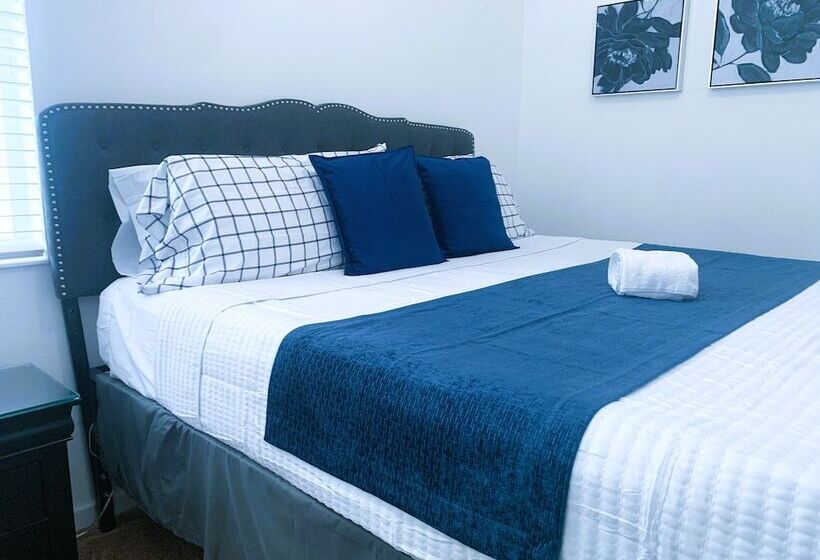 Magic Kingdom Lodgings