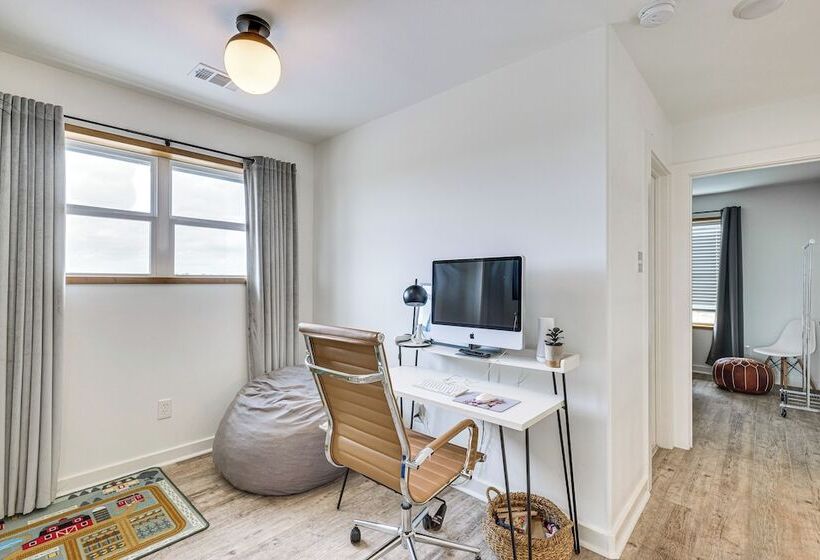 Modern Bryan Farmhouse On 1 Acre W/ Hot Tub!