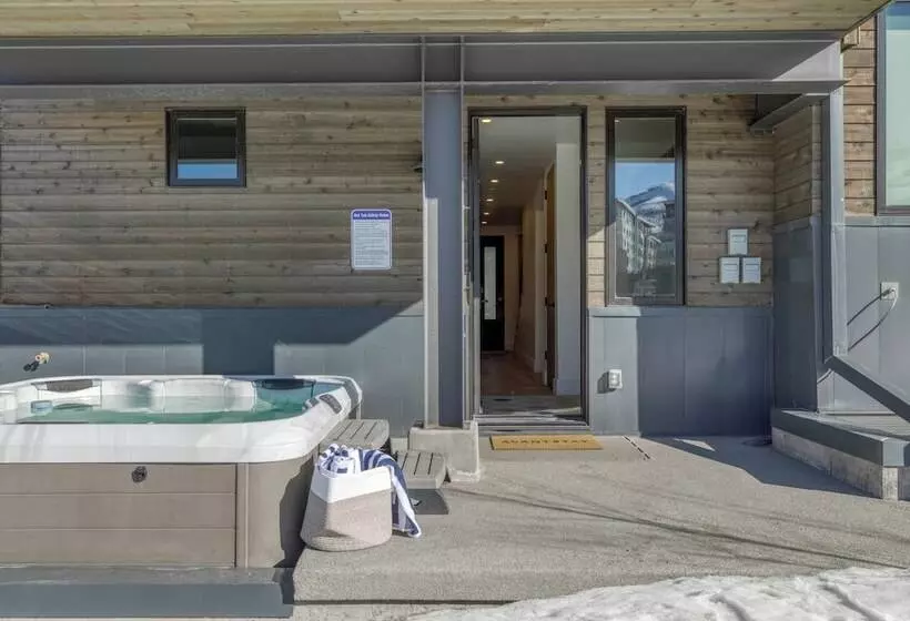 The Ridge At Canyons Village By Avantstay Stunning Ski In/out Condo W/ Hot Tub