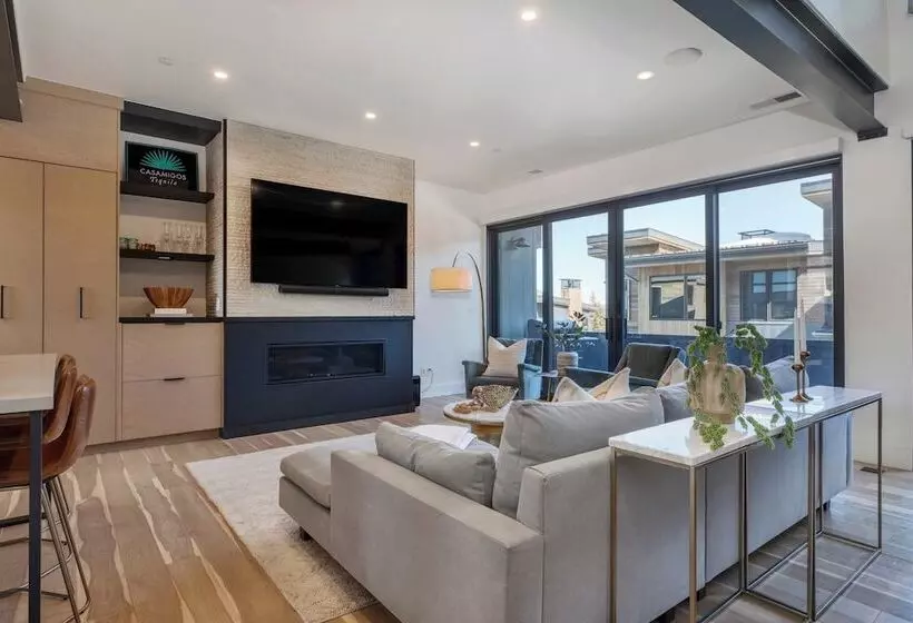 The Ridge At Canyons Village By Avantstay Stunning Ski In/out Condo W/ Hot Tub