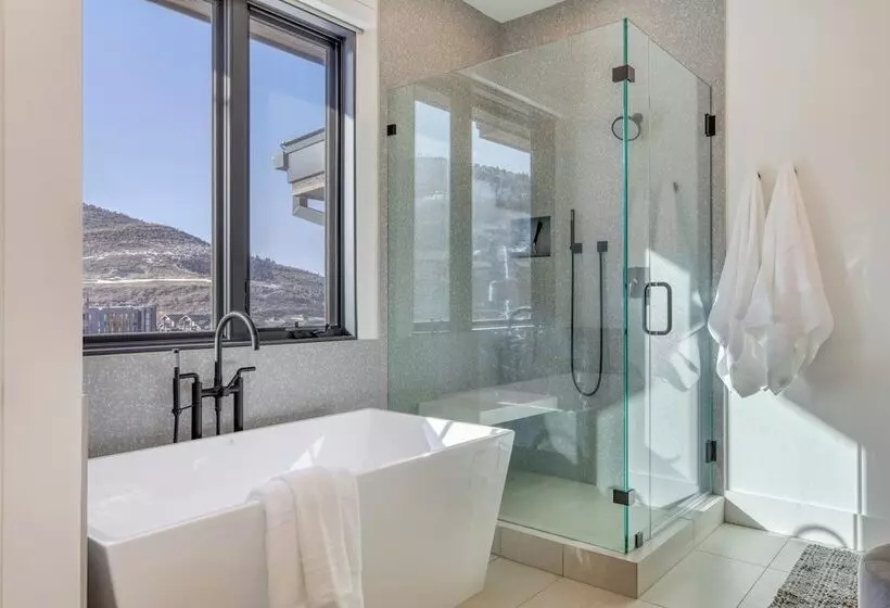 The Ridge At Canyons Village By Avantstay Stunning Ski In/out Condo W/ Hot Tub