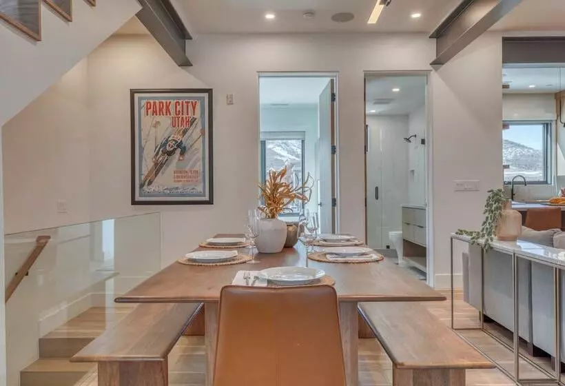 The Ridge At Canyons Village By Avantstay Stunning Ski In/out Condo W/ Hot Tub