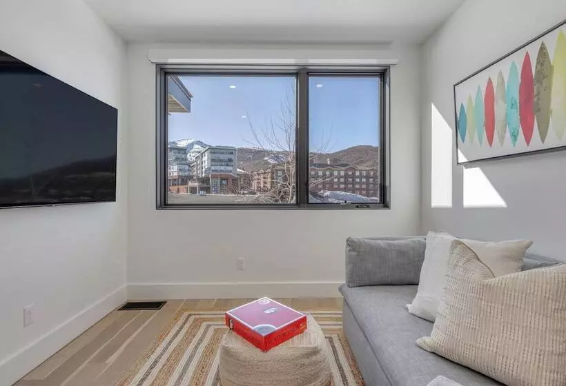 The Ridge At Canyons Village By Avantstay Stunning Ski In/out Condo W/ Hot Tub