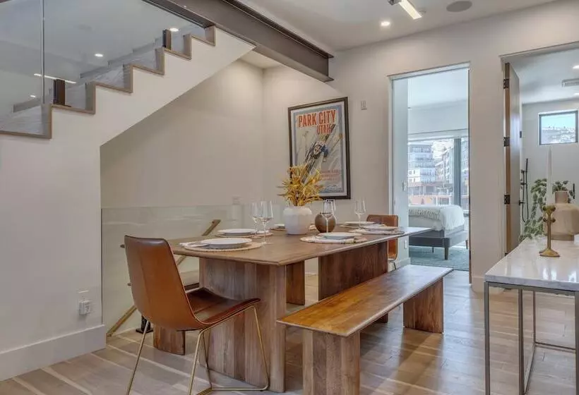 The Ridge At Canyons Village By Avantstay Stunning Ski In/out Condo W/ Hot Tub