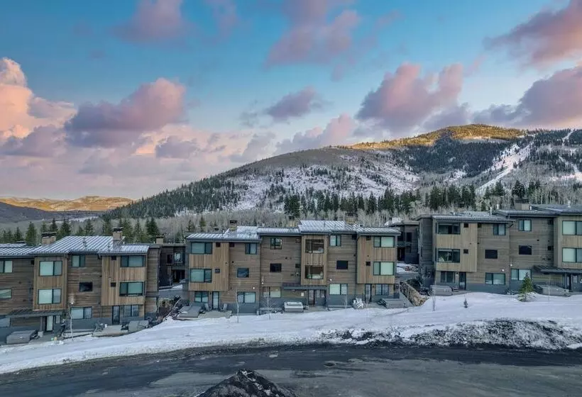 The Ridge At Canyons Village By Avantstay Stunning Ski In/out Condo W/ Hot Tub
