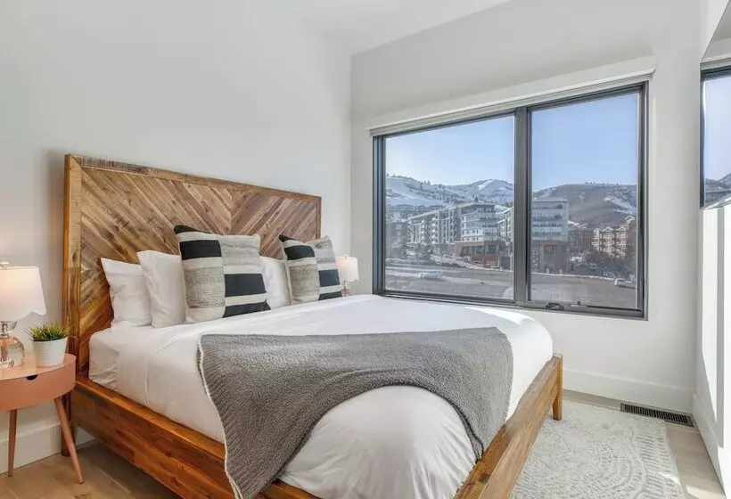 The Ridge At Canyons Village By Avantstay Stunning Ski In/out Condo W/ Hot Tub