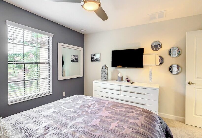 Paradise Away From The Parks At Solterra