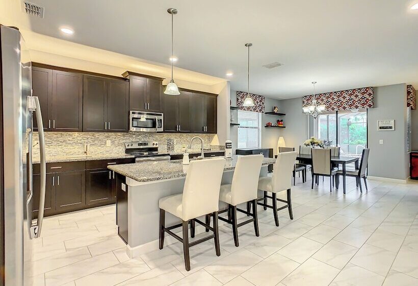 Paradise Away From The Parks At Solterra