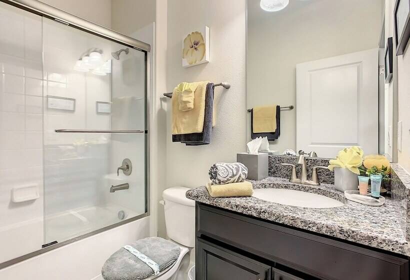 Paradise Away From The Parks At Solterra