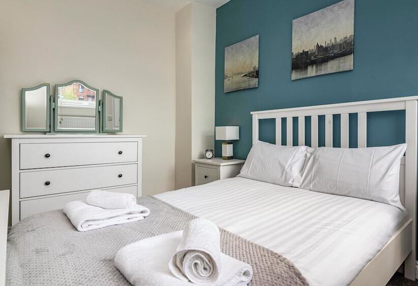 ペンション Dovecote House