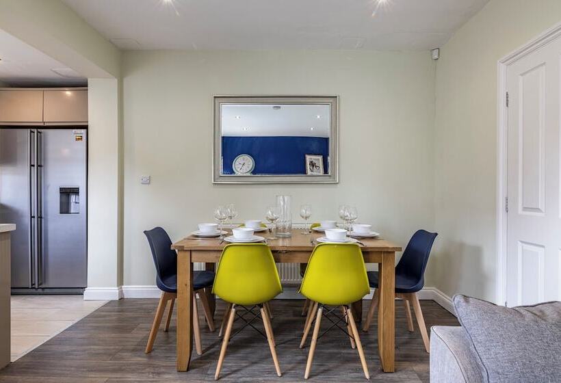 ペンション Dovecote House