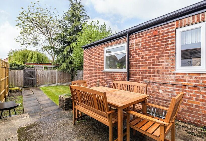 ペンション Dovecote House