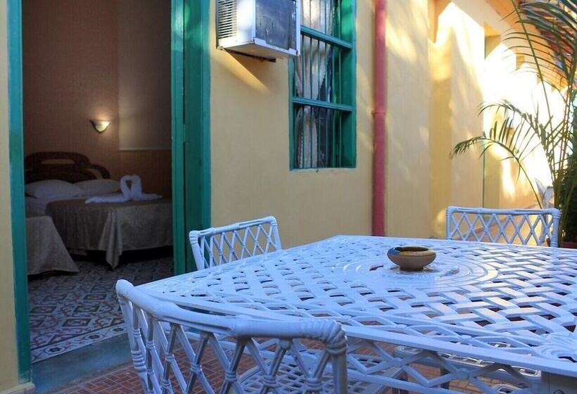 پانسیون Hostal Aguinaga Trinidad