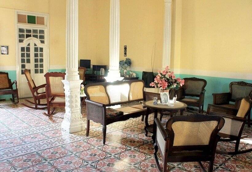 پانسیون Hostal Aguinaga Trinidad