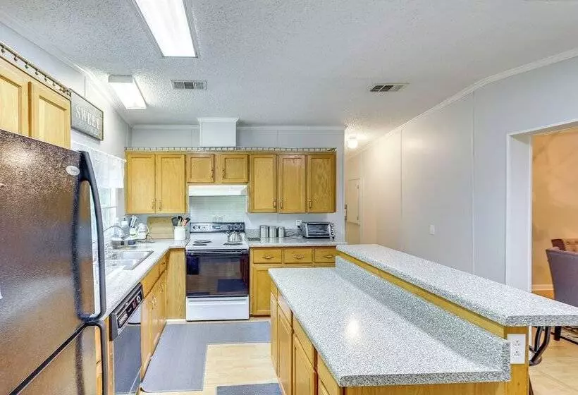 Pet Friendly Sparta Retreat: Boat Dock & Fire Pit!