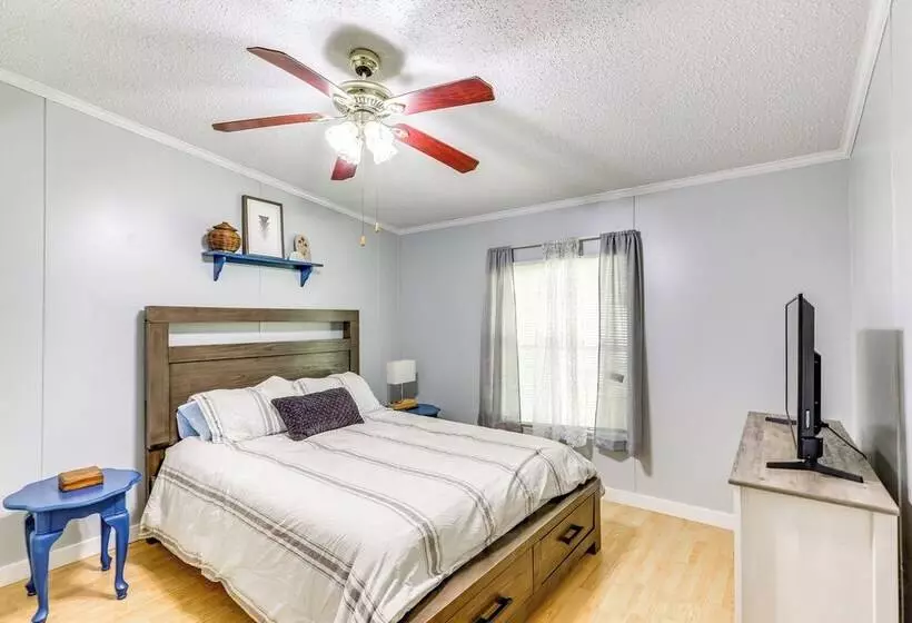 Pet Friendly Sparta Retreat: Boat Dock & Fire Pit!