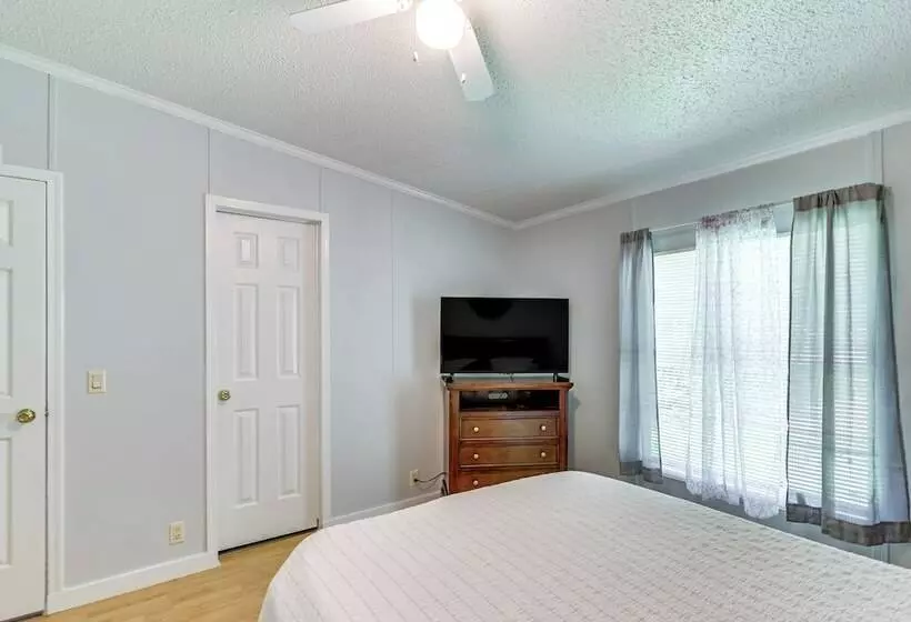 Pet Friendly Sparta Retreat: Boat Dock & Fire Pit!