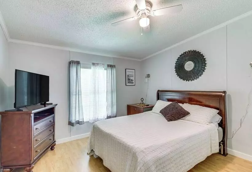 Pet Friendly Sparta Retreat: Boat Dock & Fire Pit!