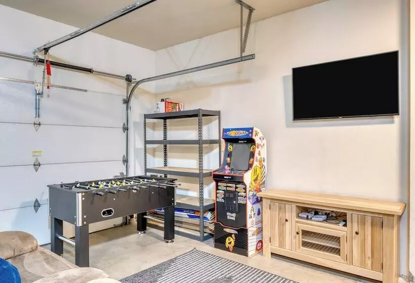 Quail By Avantstay Great Location + Game Room, Hot Tub, & Deck!