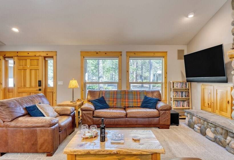 Quail By Avantstay Great Location + Game Room, Hot Tub, & Deck!